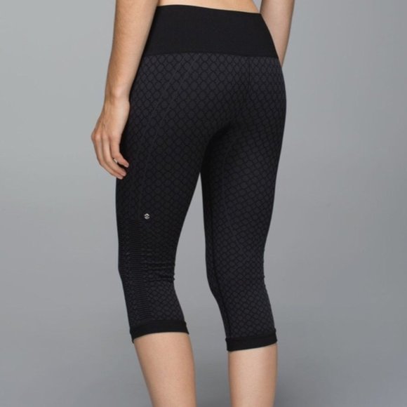 Lululemon In The Flow Crop Leggings in Black Grey - Picture 2 of 12
